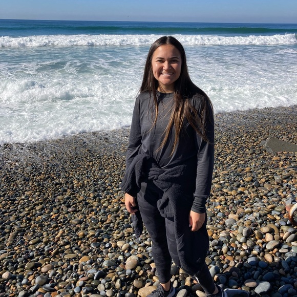 Meet your posher! - Picture 2 of 4